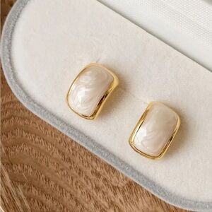 BRAND NEW SUPER CUTE Retro 1 pair Stylish Retro Stud Earrings for Women